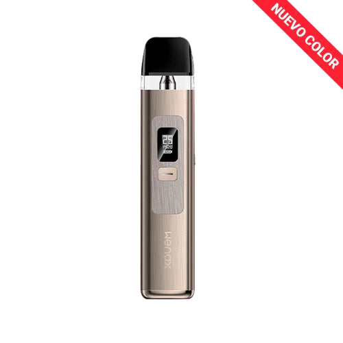 Vaper recargable Geekvape Wenax Q Pod Kit en color dorado con pantalla frontal que muestra potencia, botón central y cartucho transparente superior con boquilla negra integrada.