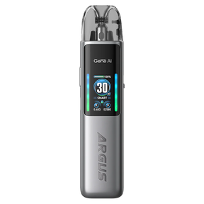Vaper recargable Voopoo Argus G2, con diseño compacto en color gris metálico, pantalla frontal a color de 0,96 pulgadas que muestra potencia, batería y modos de uso, y cartucho superior transparente con sistema de rellenado fácil.