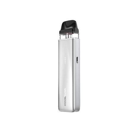 Vaper recargable Vaporesso Xros 5 Mini Pod Kit en color plateado con diseño compacto tipo stick, acabado texturizado, cartucho transparente superior y boquilla negra integrada.